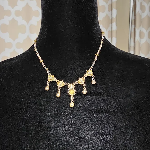 Vintage 1980's Goldtone Necklace - Picture 2 of 8